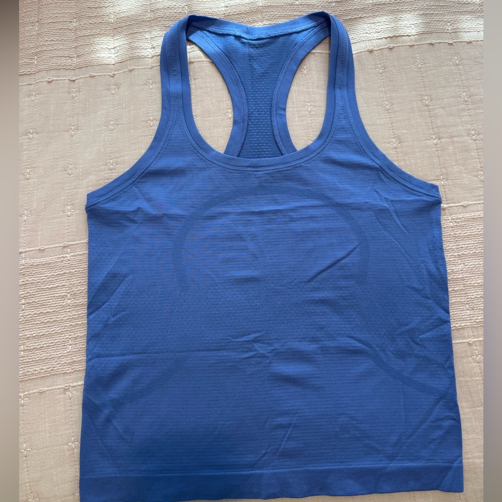 Lululemon swiftly tech racerback tank in waist length.